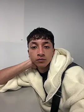 Snapshot of Aaron_Brink_ chatting on April 2026 01:05:02 PM Aaron Brink online show from April 2026 01:05:02 PM