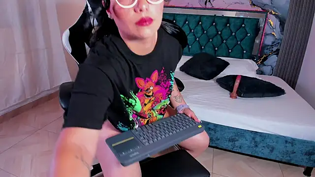 Snapshot of alisha_desire chatting on April 2026 07:09:02 PM alisha desire online show from April 2026 07:09:02 PM