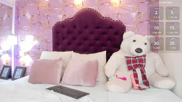 Snapshot of luna_bloomm_ chatting on June 2026 04:10:01 AM luna bloomm online show from June 2026 04:10:01 AM