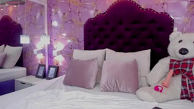 Snapshot of luna_bloomm_ chatting on June 2026 06:07:01 AM luna bloomm online show from June 2026 06:07:01 AM