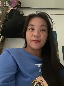 Snapshot of holdmetight21 chatting on April 2026 01:44:01 AM holdmetight21 online show from April 2026 01:44:01 AM