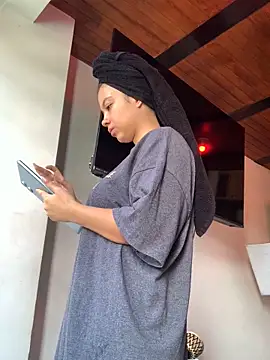NefertitiXO online show from June 2026 03:05:02 PM