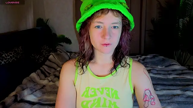 Snapshot of Ricki_Bloom chatting on July 2026 01:11:01 AM Ricki Bloom online show from July 2026 01:11:01 AM