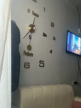 exotica222 online show from April 2026 05:28:01 PM