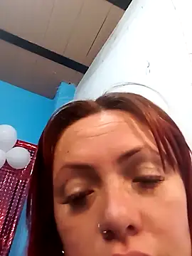 Snapshot of carolinhe26 chatting on April 2026 02:54:01 PM carolinhe26 online show from April 2026 02:54:01 PM