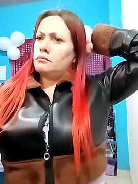 Snapshot of carolinhe26 chatting on April 2026 12:32:01 PM carolinhe26 online show from April 2026 12:32:01 PM