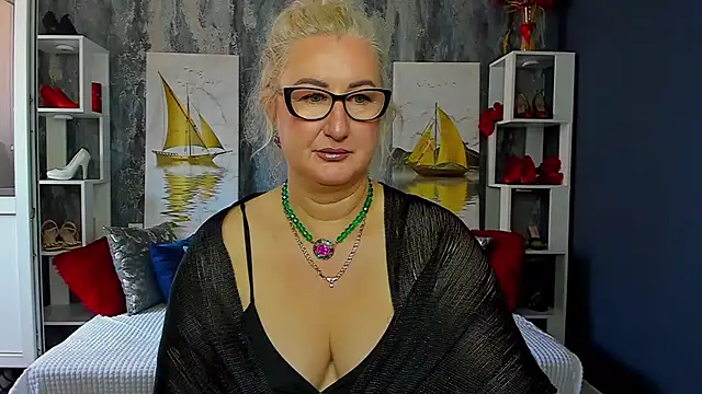 Snapshot of DianaFrances chatting on May 2026 07:57:01 AM DianaFrances online show from May 2026 07:57:01 AM