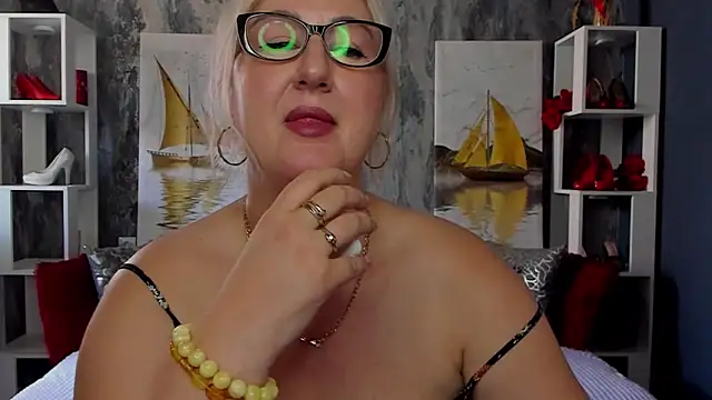 Snapshot of DianaFrances chatting on May 2026 10:09:02 AM DianaFrances online show from May 2026 10:09:02 AM