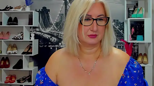 Snapshot of DianaFrances chatting on May 2026 11:06:02 AM DianaFrances online show from May 2026 11:06:02 AM
