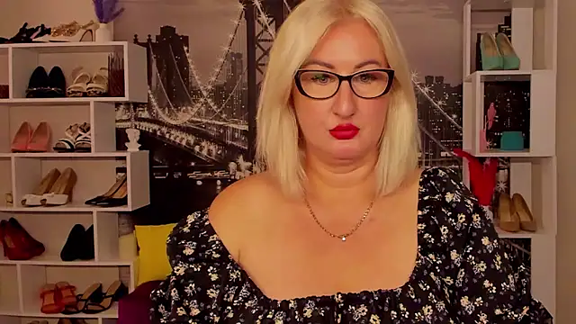 Snapshot of DianaFrances chatting on May 2026 01:08:01 PM DianaFrances online show from May 2026 01:08:01 PM