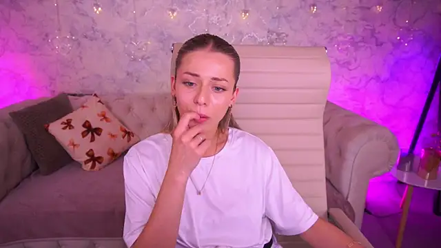 DoveLovee online show from May 2026 02:45:01 PM
