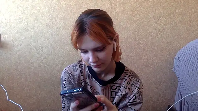 Snapshot of EraPolek chatting on April 2026 06:08:01 AM EraPolek online show from April 2026 06:08:01 AM