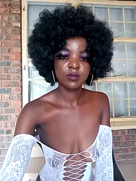 Snapshot of PetiteEbonyBabe_ chatting on April 2026 09:24:02 AM PetiteEbonyBabe online show from April 2026 09:24:02 AM