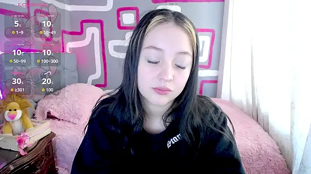 Snapshot of vero_doll12 chatting on April 2026 02:20:01 PM vero doll12 online show from April 2026 02:20:01 PM