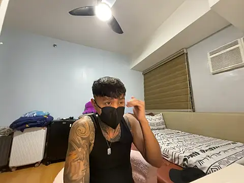 Snapshot of tattoo_hottie chatting on April 2026 01:40:01 PM tattoo hottie online show from April 2026 01:40:01 PM