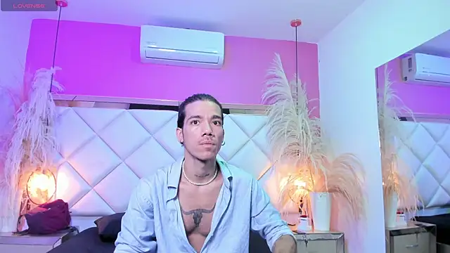 Snapshot of AngeloRoush chatting on April 2026 11:33:01 AM AngeloRoush online show from April 2026 11:33:01 AM