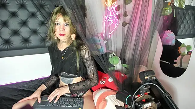 Snapshot of Lucy_Jade chatting on May 2026 11:44:01 PM Lucy Jade online show from May 2026 11:44:01 PM