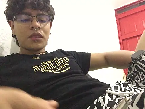 Snapshot of xhecho_uzumaki chatting on June 2026 05:05:01 AM xhecho uzumaki online show from June 2026 05:05:01 AM