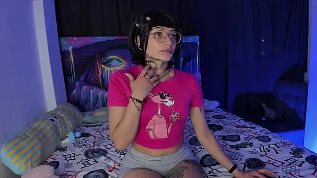 Snapshot of vibre__ chatting on April 2026 12:11:02 AM vibre online show from April 2026 12:11:02 AM