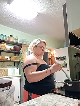 itsthatgirl online show from April 2026 12:48:01 AM