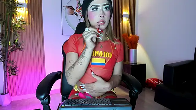 Snapshot of Flor_pink chatting on June 2026 02:56:02 AM Flor pink online show from June 2026 02:56:02 AM