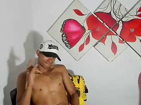 Snapshot of ozunabigcock chatting on April 2026 07:02:01 AM ozunabigcock online show from April 2026 07:02:01 AM