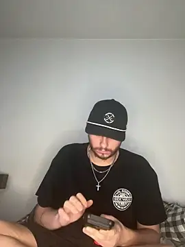 tallhungcloudzz online show from April 2026 02:05:01 AM