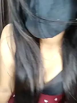 Snapshot of Eleena_G chatting on April 2026 10:34:02 PM Eleena G online show from April 2026 10:34:02 PM