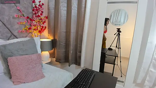 Snapshot of shaliny_ chatting on April 2026 07:31:02 PM shaliny online show from April 2026 07:31:02 PM