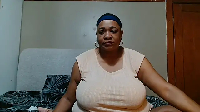 BUSTYQUEEN56  online show from June 2026 07:16:02 PM