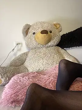 Snapshot of NohaBeyloun_ chatting on April 2026 11:59:01 AM NohaBeyloun online show from April 2026 11:59:01 AM