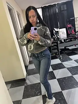 Candy-firee online show from April 2026 11:16:01 AM