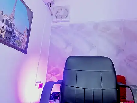 Snapshot of suriFoster chatting on April 2026 01:38:02 PM suriFoster online show from April 2026 01:38:02 PM