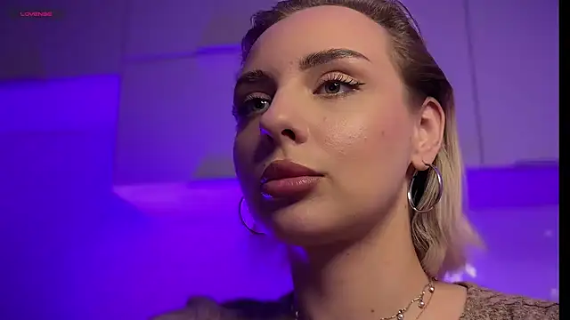 Snapshot of mari_grey chatting on May 2026 08:14:02 PM mari grey online show from May 2026 08:14:02 PM