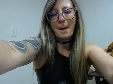 VALELUXX online show from April 2026 11:18:01 PM