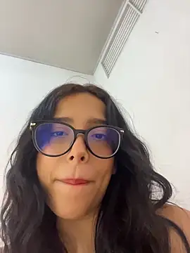 Snapshot of milakitti chatting on June 2026 05:32:02 AM milakitti online show from June 2026 05:32:02 AM