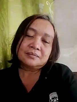 jeanyummytits online show from May 2026 11:58:01 PM