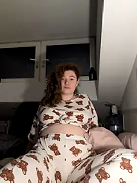 AmeliFoxi online show from April 2026 08:42:02 PM