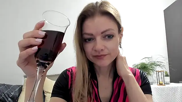 Snapshot of Severina7 chatting on April 2026 07:39:02 PM Severina7 online show from April 2026 07:39:02 PM