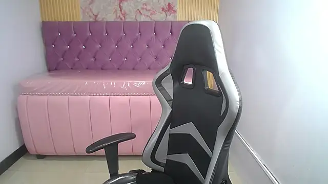 Snapshot of Kailee_ch chatting on April 2026 01:05:01 PM Kailee ch online show from April 2026 01:05:01 PM