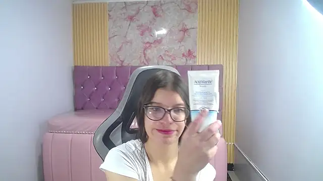 Snapshot of Kailee_ch chatting on April 2026 01:07:01 PM Kailee ch online show from April 2026 01:07:01 PM