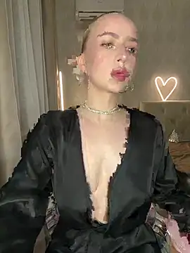 AlisaPearl online show from June 2026 07:40:01 PM