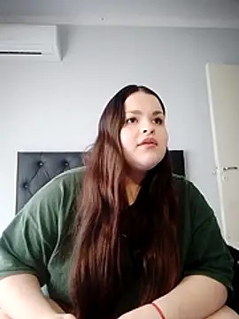 Snapshot of estrell4 chatting on June 2026 01:31:02 PM estrell4 online show from June 2026 01:31:02 PM