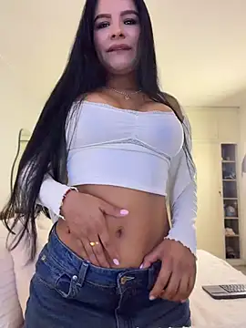 Snapshot of Elara_Luxe chatting on June 2026 10:58:01 PM Elara Luxe online show from June 2026 10:58:01 PM