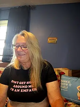 Snapshot of RavensLove chatting on May 2026 04:03:02 PM RavensLove online show from May 2026 04:03:02 PM