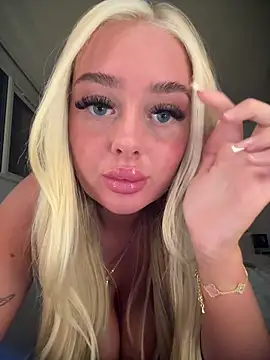 Snapshot of Vanillaheavennn chatting on April 2026 08:25:02 PM Vanillaheavennn online show from April 2026 08:25:02 PM