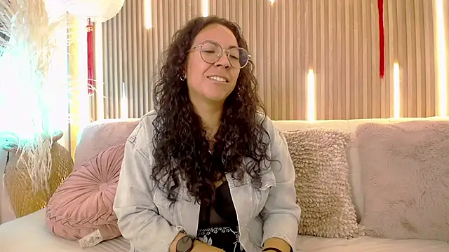 Velvet Curly online show from May 2026 01:06:01 PM