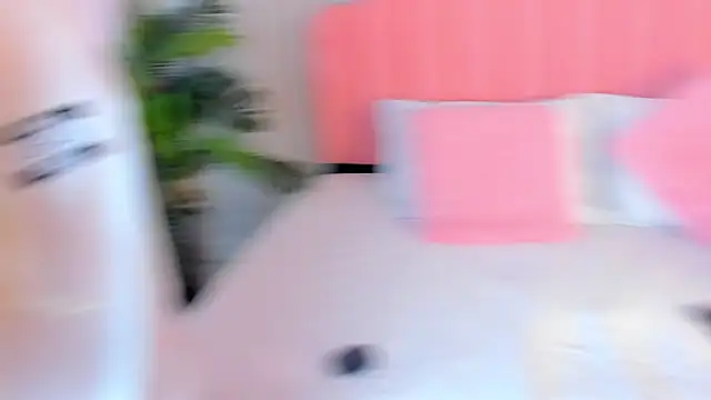Snapshot of sweett_fire chatting on April 2026 07:58:01 PM sweett fire online show from April 2026 07:58:01 PM