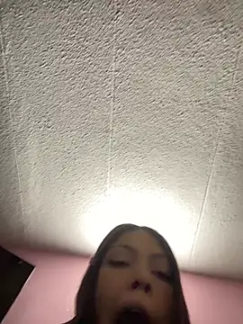Snapshot of thalia_ec chatting on June 2026 12:00:02 PM thalia ec online show from June 2026 12:00:02 PM