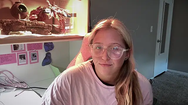 Snapshot of MUSCLEMOMMY1365 chatting on May 2026 08:49:01 PM MUSCLEMOMMY1365 online show from May 2026 08:49:01 PM